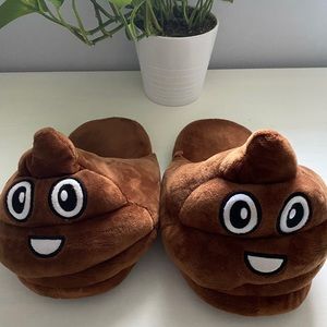 💩 Poo Emoji Slippers
